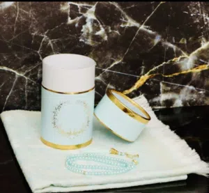 بكج سجادة صلا مع مسبحة مع العبوة الخاصة بها