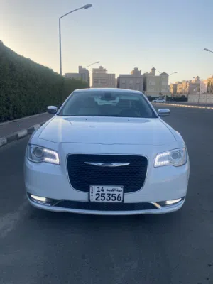 Used Chrysler 300 in Farwaniya