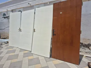 أبواب خشبيه مع كامل الملحقات