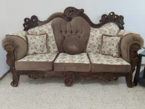 طقم كنب كلاسيكي فاخر (خشب حفر مميز) بحالة ممتازة للبيع