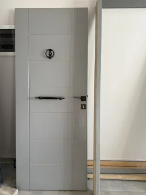 باب خارجي غير مستعمل