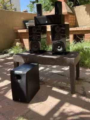 مسرح منزلي يماها خشب بيانو فخم جدا و صب كهربايي