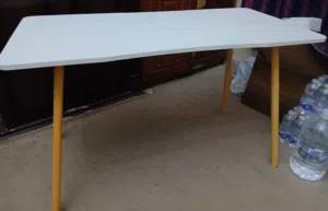 طاولة مكتبية