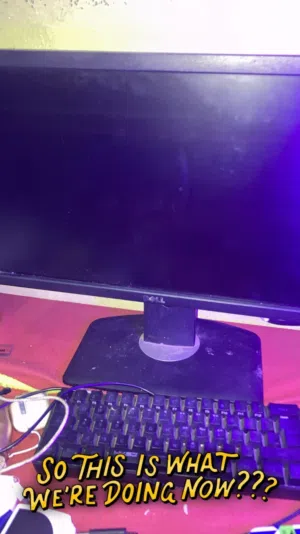 شاشه كمبيوتر نظيفه جدا جدا وبسعر ممتاز