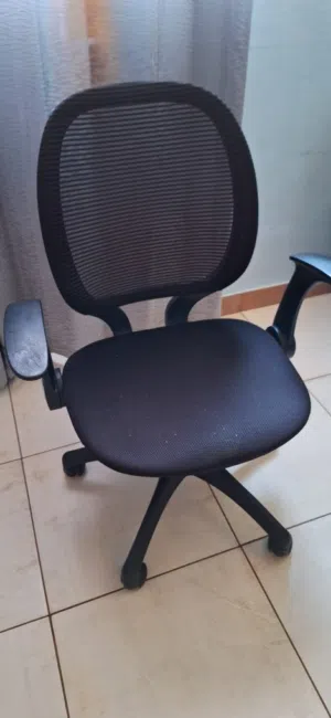 كرسي مكتب نظيف جدا بيع مستعجل