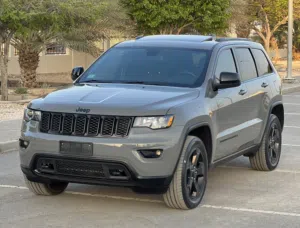 Used Jeep Grand Cherokee in Al Dakhiliya