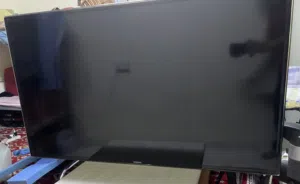 شاشه سامسونج من UA55F6100AR. LED ذكي بتقنية 3D.حجم الشاشة: 55 بوصة