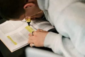 انطلق نحو مستقبلك الأكاديمي المشرق مع شركة المسارات الأكاديمية العالمية