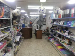 مكتبة للبيع في شارع الجامعة