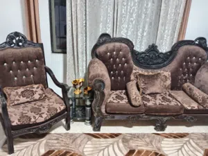 طقم كنب مستعمل نظيف للبيع سبع مقاعد خشب ممتاز