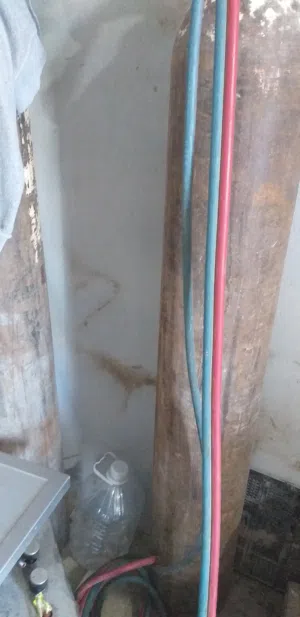 إسطوانة أوكسجين فاضية وكربون مليانه