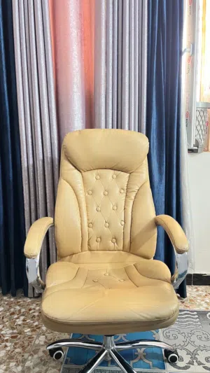 كرسي مكتب مستعمل نظيف