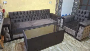 صوفة وطاولة وكنبة