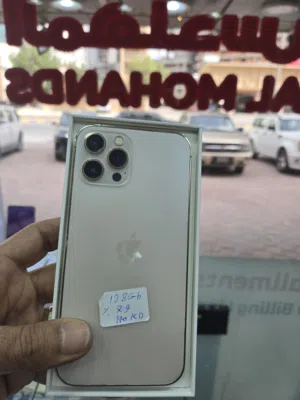 ايفون 12 برو ماكس  128 gb البطاريه 79% ولا زلخ ولا خدش  بدون الكرتون مع الواير الاصلي