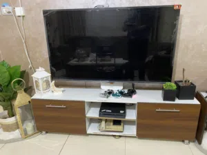 طاولة تلفزيون للبيع