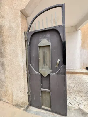 باب للبيع حديد3 ملي