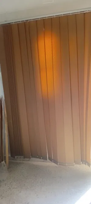 ستار مكتبي حجم كبير الارتفاع 2.50 متر والعرض 3.50 متر بحاله ممتازه