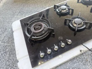 للبيع طباخ غاز بلت-إن SMEG مستخدم