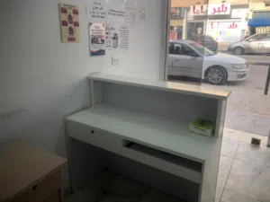2 طاولات للبيع بحالة ممتازة