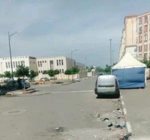 محل للبيع في صواشات حي 1540 مسكن بلدية رويبة يحتوي على طابق علوي يصلح للتجارة و تخزين