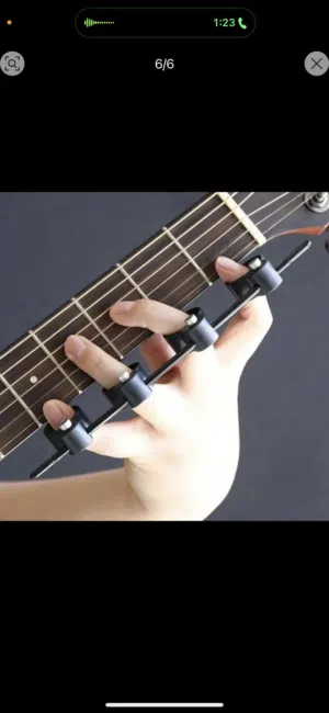 قطعة من أدوات تمرين الأصابع الموسيقية القابلة للتعديل، لممارسة العزف على الجيتار والبيانو