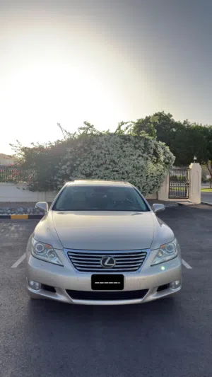 Used Lexus LS in Al Batinah