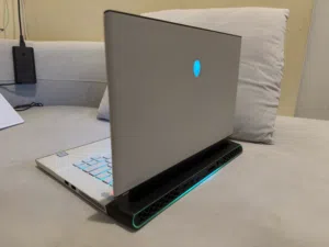 Alienware m15 R2 , RTX 2070 (8gb) , i7-9750H 4k OLED Display 16gb ram 512 ssd