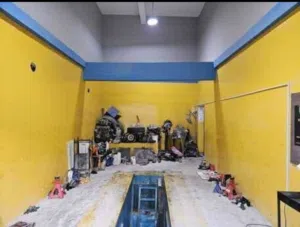 Car repair garage (on main highway) available for rent !!