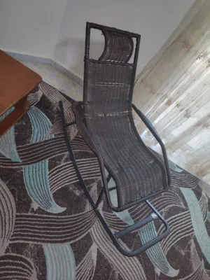 كرسي هزاز حديد