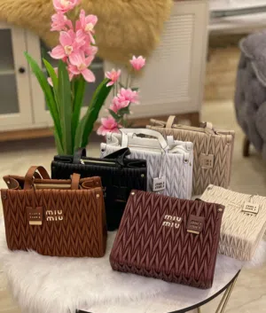 شنطة نسائية فخمة ( صناعة تركية بجودة عالية تناسب ذوقك الرفيع )