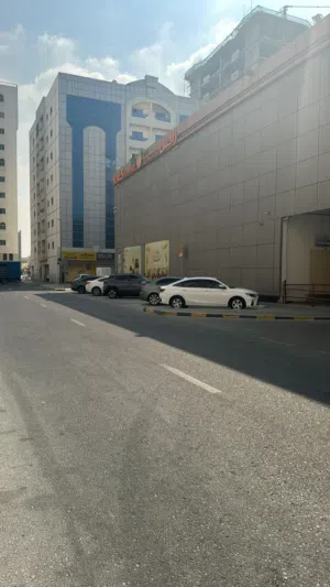 للبيع ارض في بودانق تجاريه 5750 قدم مواطن او خليجي فقط مؤجرة مواقف سيارات عقد ينتهي 8/2026