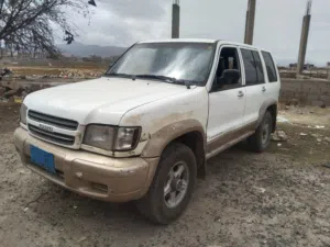 ايسوزو صالون تروبر موديل 2001