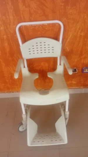 كرسي  للحمام متنقل مستورد