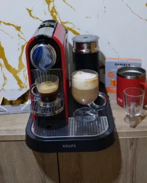 Machine à café Nespresso citiz and milk 3 أشهر ضمان الألوان متوفرة