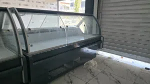 عارضات لبيع