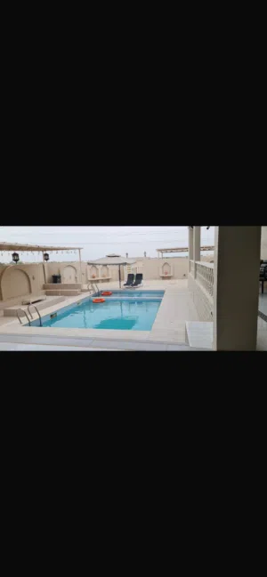 للبيع إستراحه جميله جدا VIP في بركاء الدهس جنوب بها برك سباحه و 4 غرف نوم وصالات مطله على الأحواض