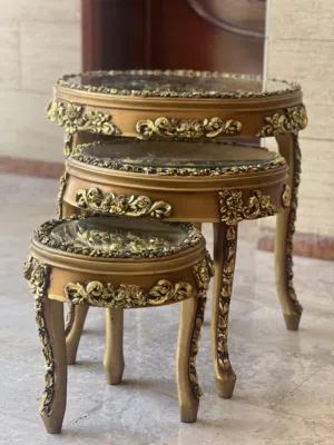 طاولات للبيع