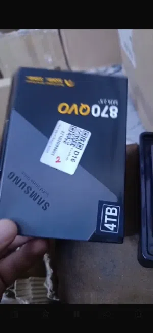 هارد ssd سامسونك 4t جديد السعر 400 وبي مجال قليل لتواصل على الواتساب