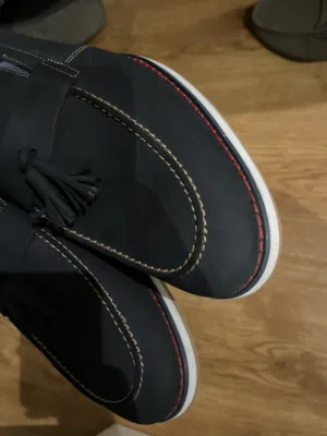 Loafers للبيع المقاس 42 السعر 28 قابل للتفاوض ما انلبس وبدون علبه السعر قابل للاتفاق عند الجديه