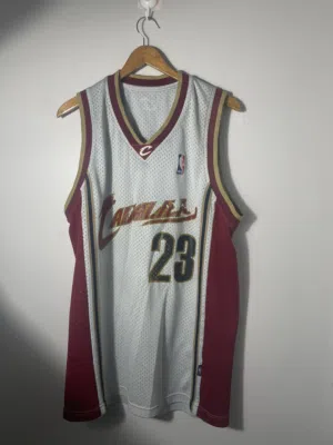 LeBron James Cleveland Cavaliers Jersey - Size XL 5 kd