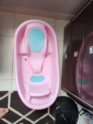 Baby bath tub