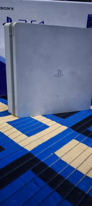 بلي ستيشن 4 نضيف جدا