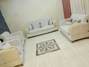 طقم كنب الدبابه الستيل7 مقاعد استخدام اقل من شهر بحال الوكاله خشب سويد كامل تفصيل