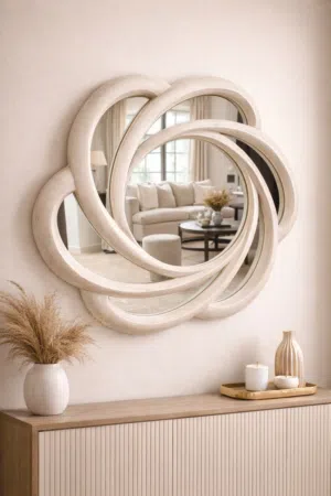 مرآة حائط ديكورية عصرية بتصميم حلقات متداخلة – حالة ممتازة