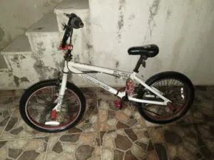 دراجة هوائيه نوع BMX بحاله ممتازه للبيع