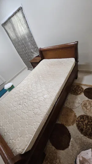 إعلان بيع سرير + كومدينو + مرتبة