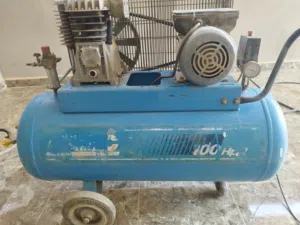 للبيع كمبرسوري 100 لتر ايطالي