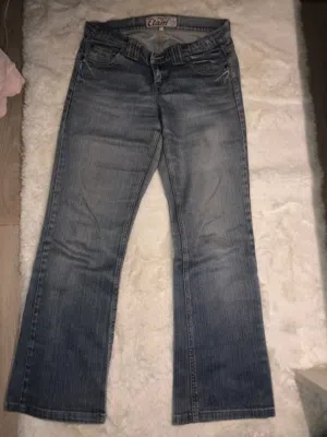 vintage blue washed out jeans