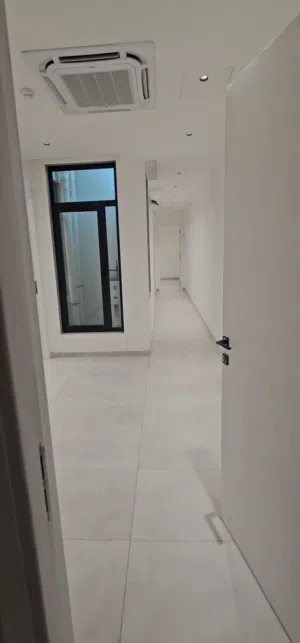 شقة سكنية للعوائل للبيع مساحة 105 كرادة داخل اقرب نقطة دالة افران الزيتون و مستشفى الراهبات
