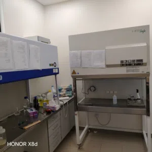 مختبرات خزانة تدفق هواء(Laminar Air Flow Cabinet)